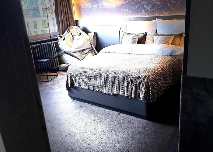 Sleephotels Cosmos Hotel *